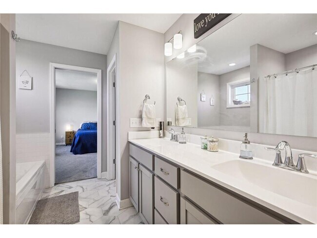 Building Photo - 6303 Jensen Ave S