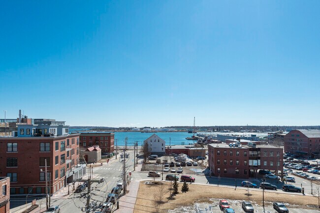 Building Photo - 50 India St