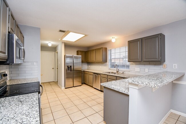 Building Photo - 6335 Oakburl Ln