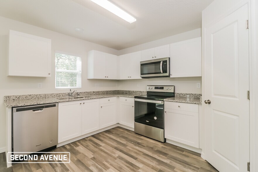 Building Photo - 10811 N Hatari Dr