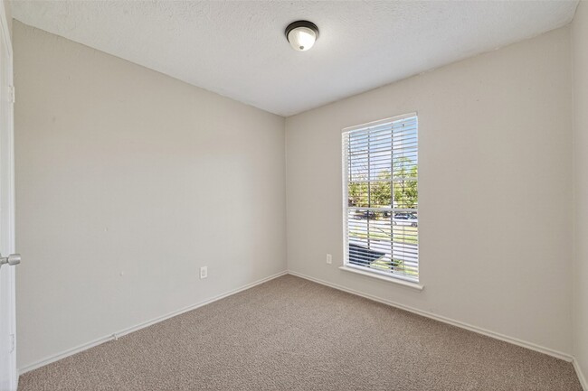 Building Photo - 3479 Rockrill Dr