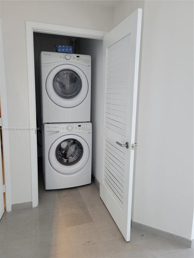 Building Photo - 88 SW 7th St