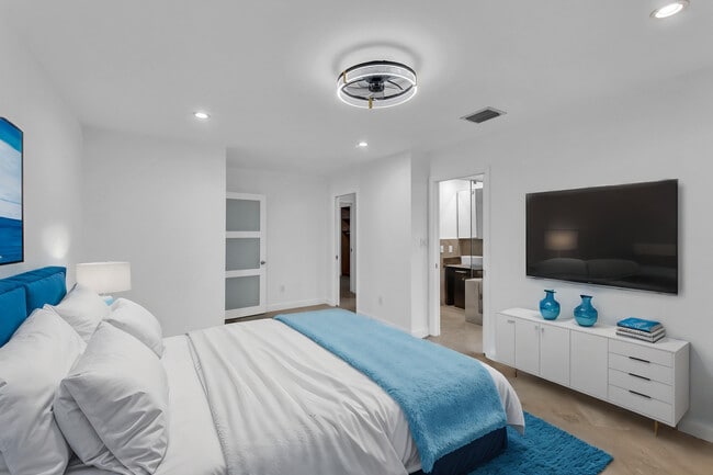 Building Photo - 2119 N 14th Terrace