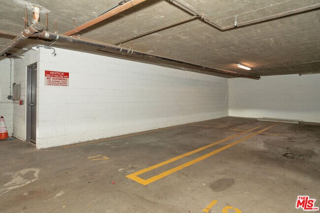 Building Photo - 1633 S Bentley Ave