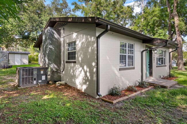 Building Photo - 3BR Home on Oversized Lot with Shed & Greenhouse