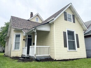 Building Photo - Near Southside 2BR/1.5BA House!