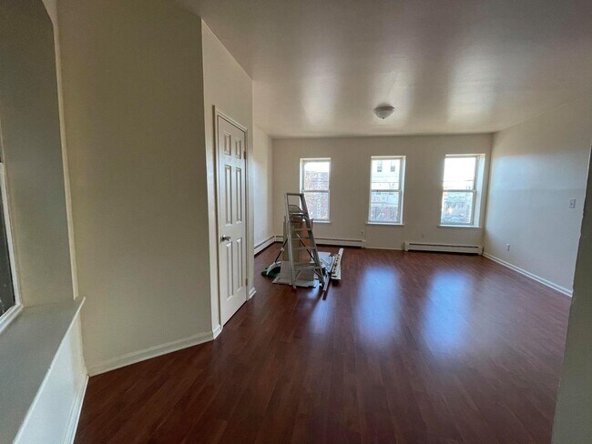 Building Photo - 518-524-524 John F. Kennedy Blvd