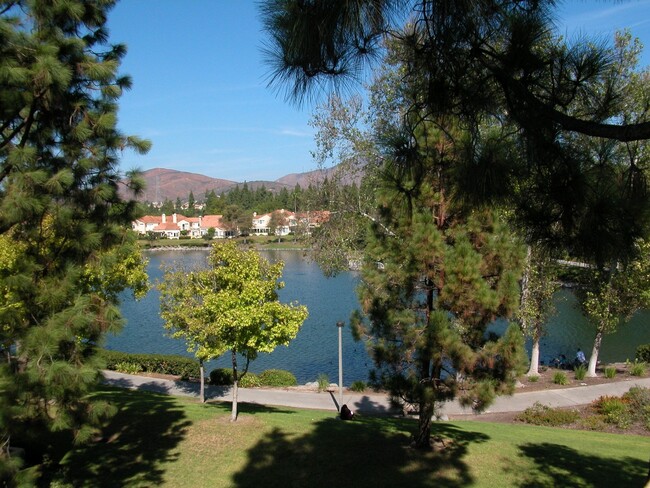 Building Photo - Open 3-Bedroom, 2-Bath Condo With LAKE VIEWS!