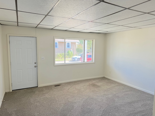 Building Photo - 2601 Elmo Ave