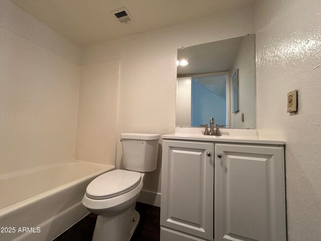 Building Photo - 1702 E Ocotillo Rd