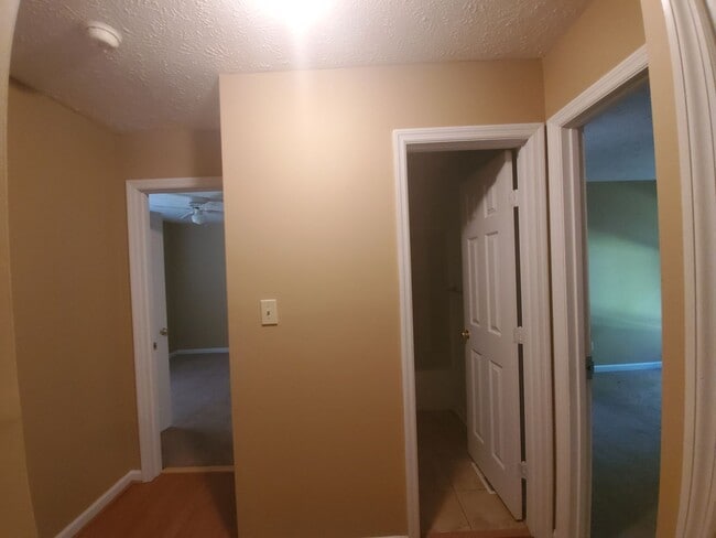 Building Photo - 5090 Summer Ridge Rd