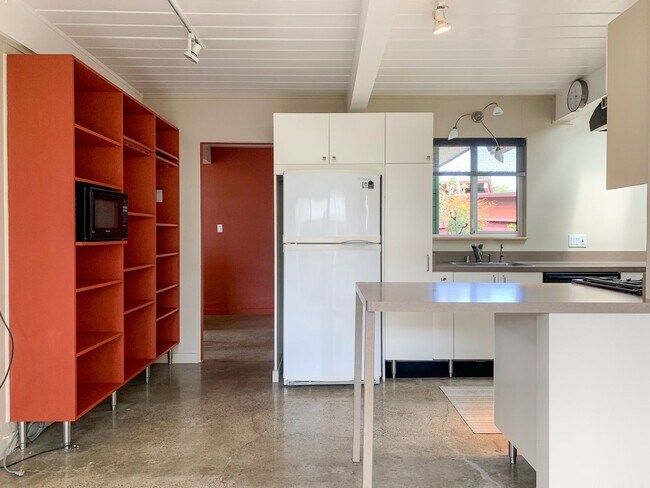 Building Photo - Custom Designed Modern 3 Bedroom Eicher in Palo Alto!