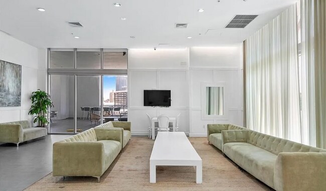 Building Photo - 90 SW 3rd St