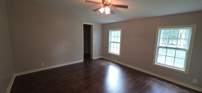 Building Photo - 2989 Enon Springs Rd W