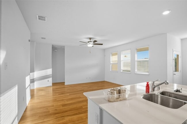 Building Photo - 14725 Mainstay Way