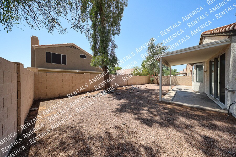 Building Photo - 7257 E Lakeview Ave
