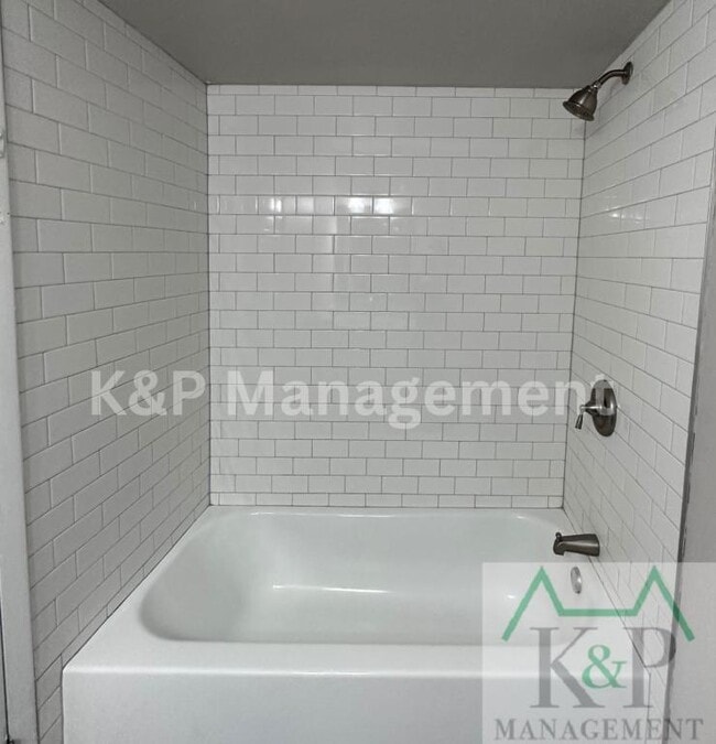 Building Photo - 515 Duchess Ct