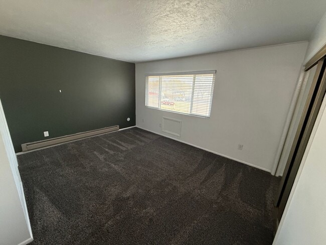 Building Photo - 2 Bedroom Townhome in Taylorsville
