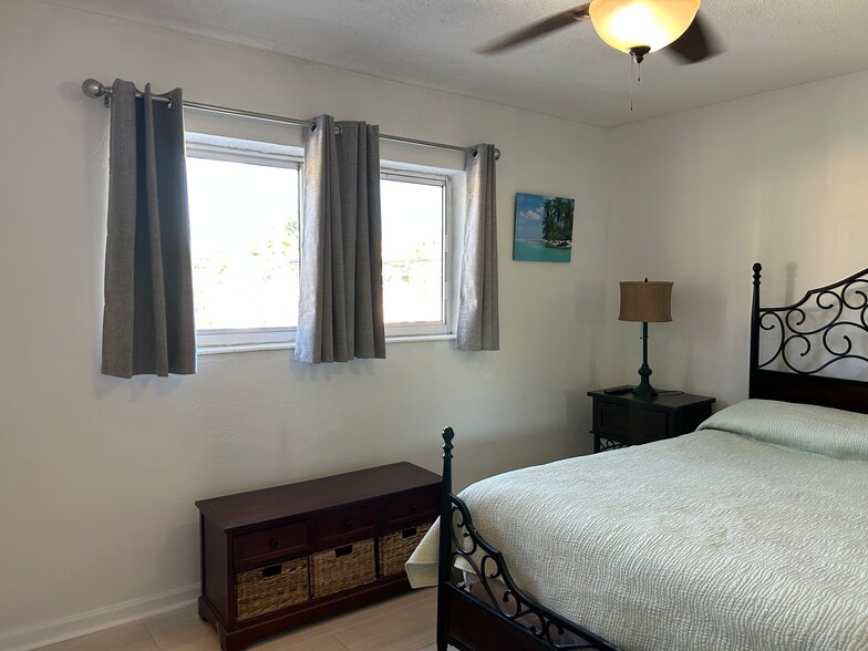 Master bedroom windows - 1001 SE 16th St