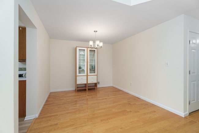 Building Photo - 610 Bollen Ct