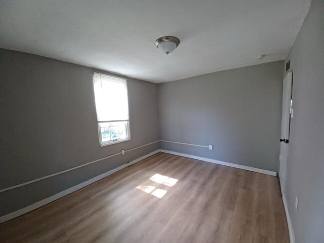 Building Photo - 10179 Bon Oak Dr