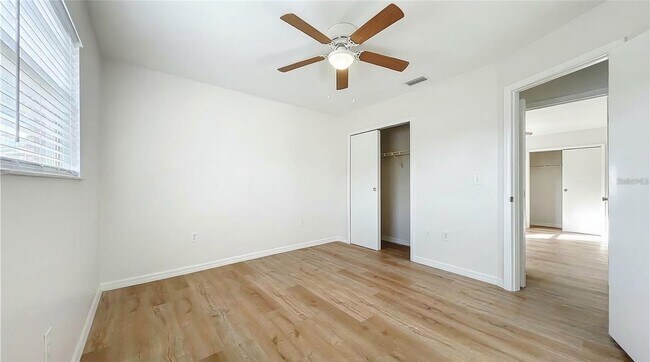 Building Photo - 201 Fern Ct