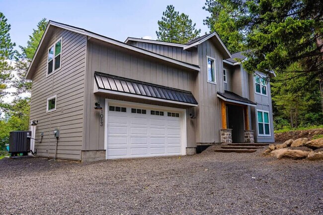 Building Photo - 1013 Yew Wood St