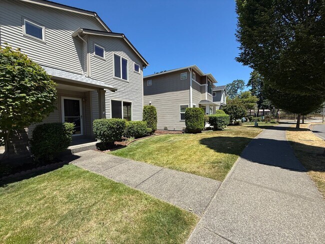 Building Photo - 1838 Bobs Hollow Ln