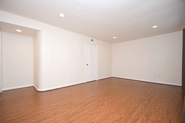 Building Photo - 13240 Trail Hollow Dr