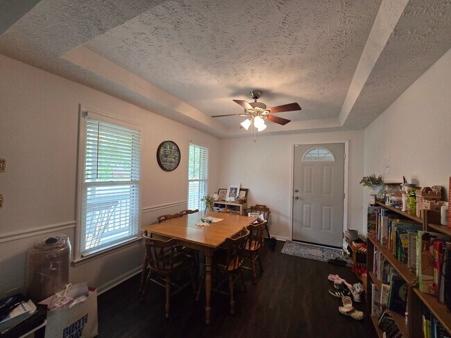 Building Photo - 111 Greentree Dr
