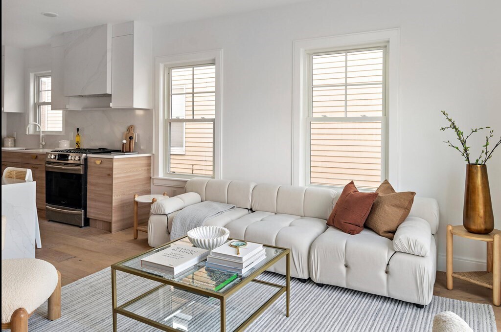 Building Photo - 65 Merriam St