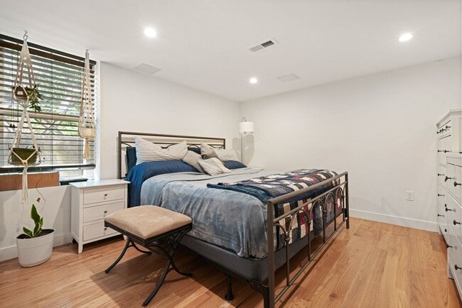 Building Photo - 85 E Cottage St