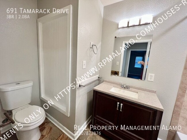 Building Photo - 691 Tamarack Dr