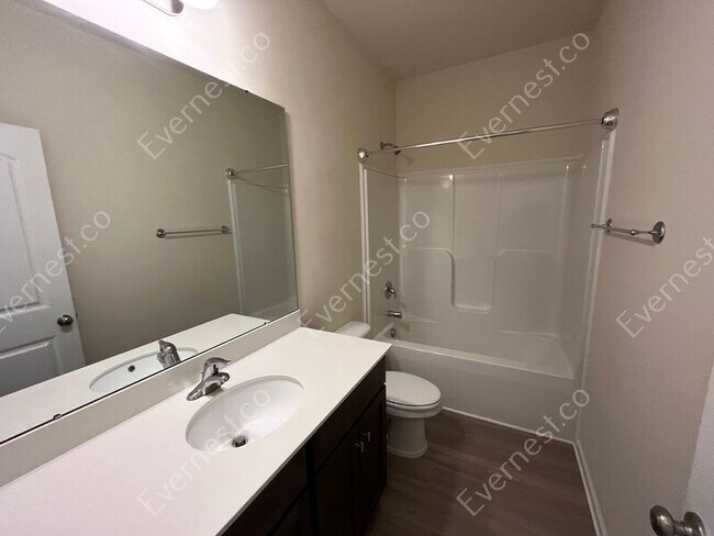 Building Photo - 136 Fernhill Dr NW