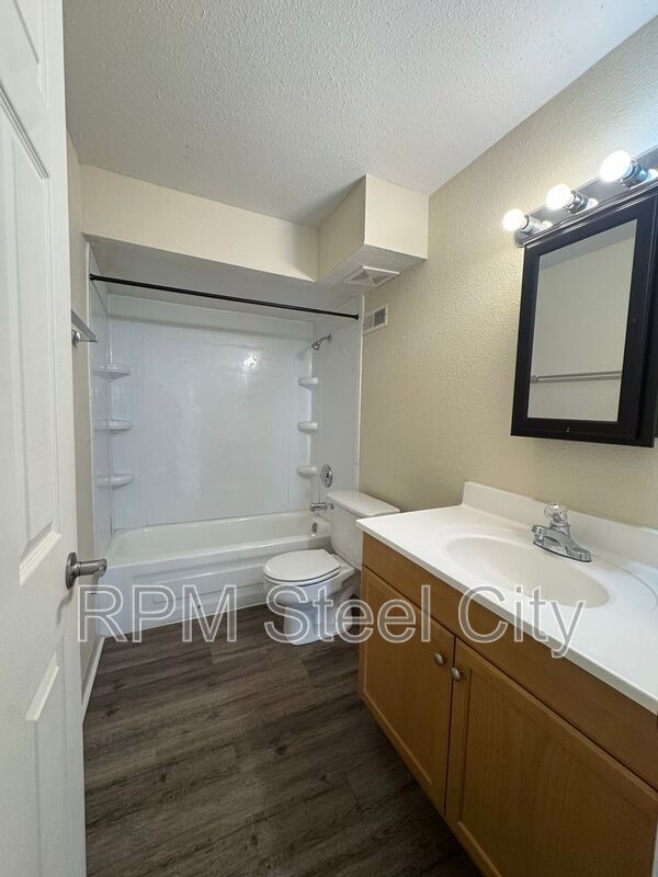 Building Photo - 605-607 West 15th St