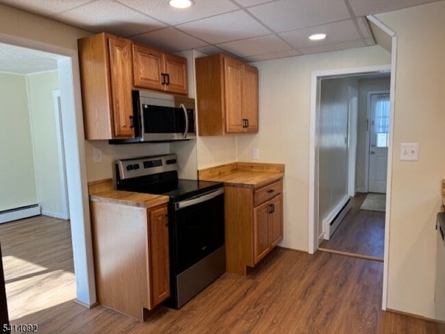 Building Photo - 44 Oak St