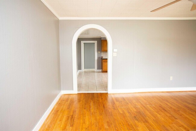 Building Photo - 504 W 33rd St