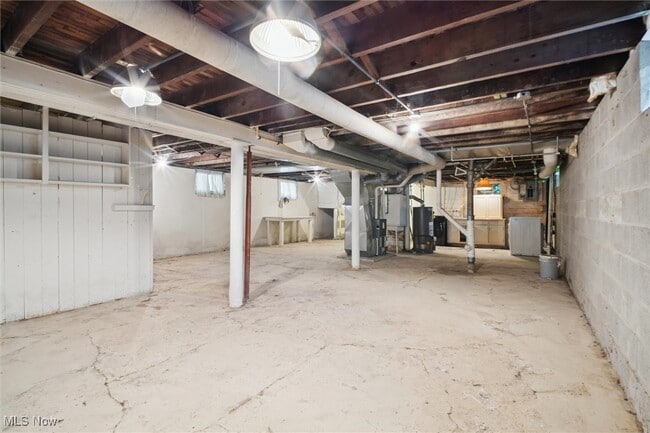 Building Photo - 1507 Crest Rd