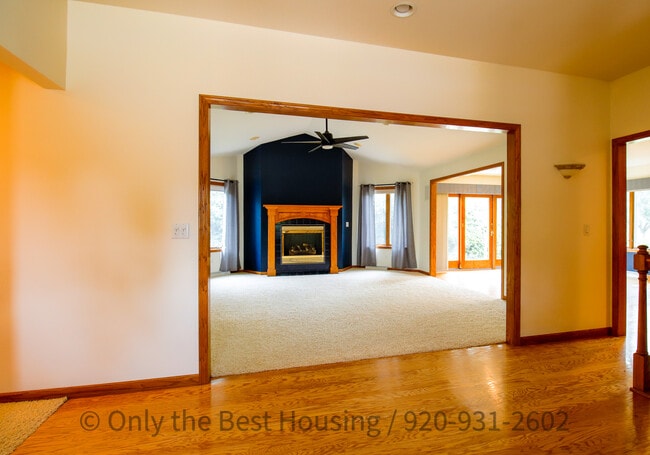 Building Photo - N9429 Rosebud Ln