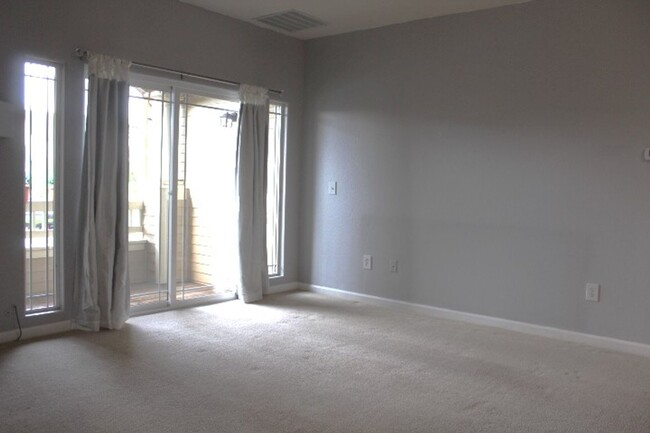 Building Photo - Deer Creek - 2nd Floor 2 bedroom/2 Bath Co...