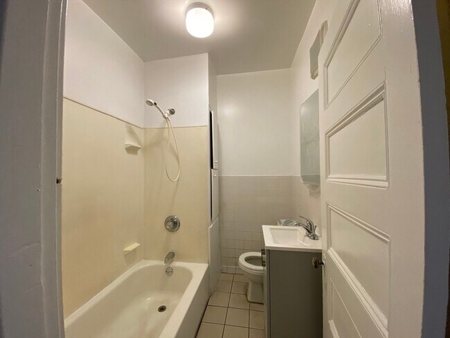 Building Photo - 884 Huntington Ave