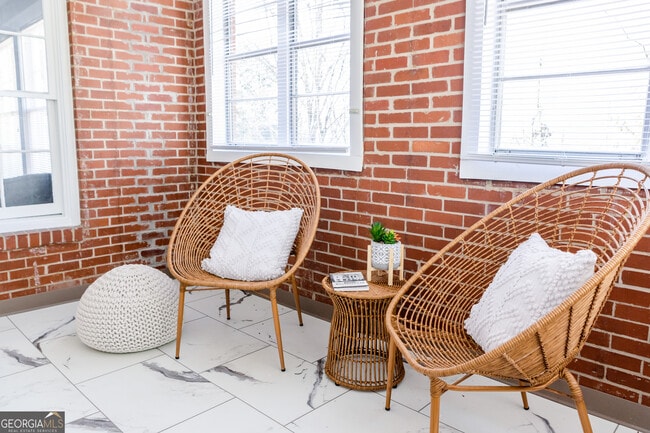 Building Photo - 111 E Screven St