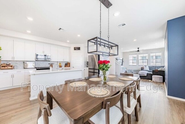 Building Photo - 40709 Melrose Dr