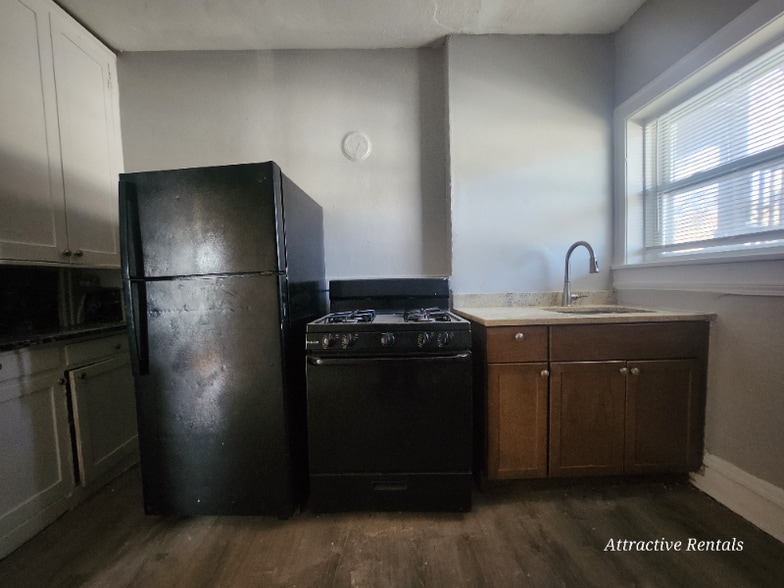 Building Photo - 37 W 14th Pl