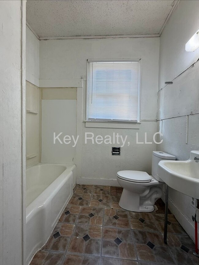 Building Photo - ****1815 Princeton - Alexandria