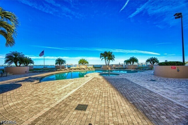 Building Photo - 2090 W First St