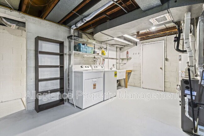 Building Photo - 3548 N Valley St