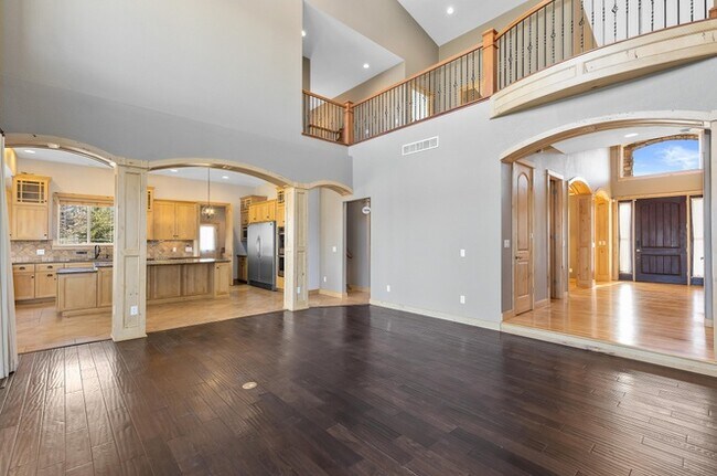 Building Photo - 348 Meadow View Pky