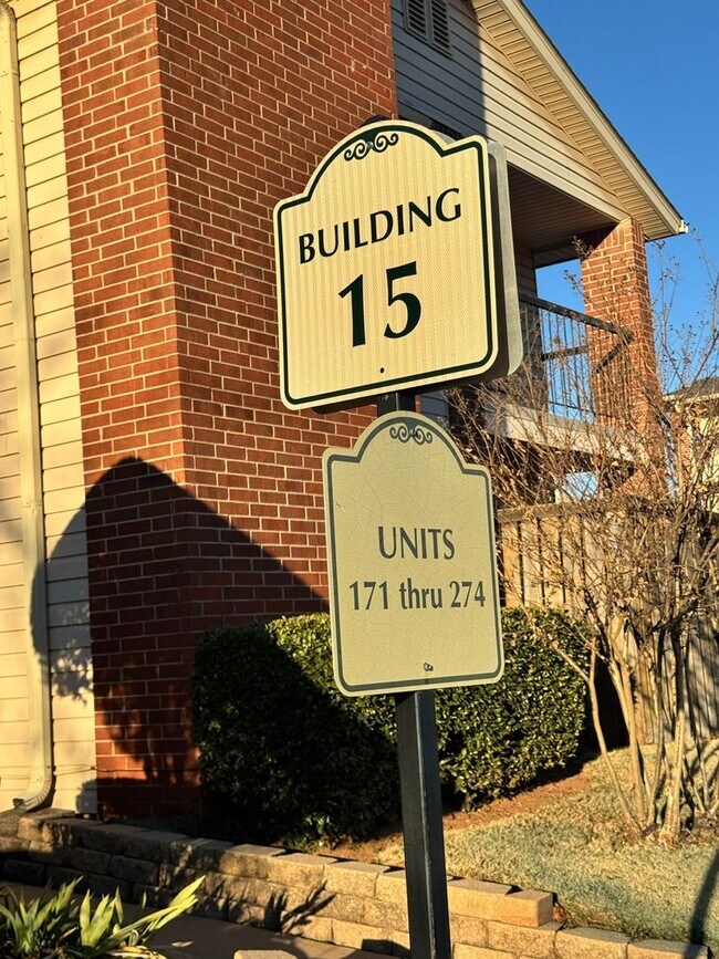 Building Photo - Beautifully Updated 2BR/2BA Condo in Gated Community – Modern Finishes & Pool Access