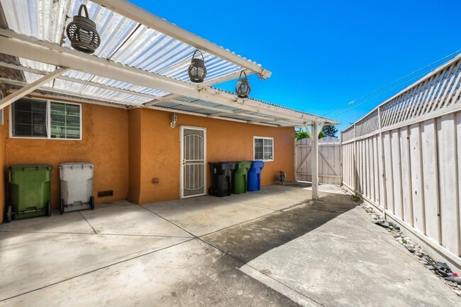 Building Photo - 4754 Bret Harte Ct